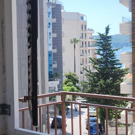 Bela Kuca Studio Apartments-Na Korak Do Mora-A Step To The Sea Рафаїловичі Екстер'єр фото