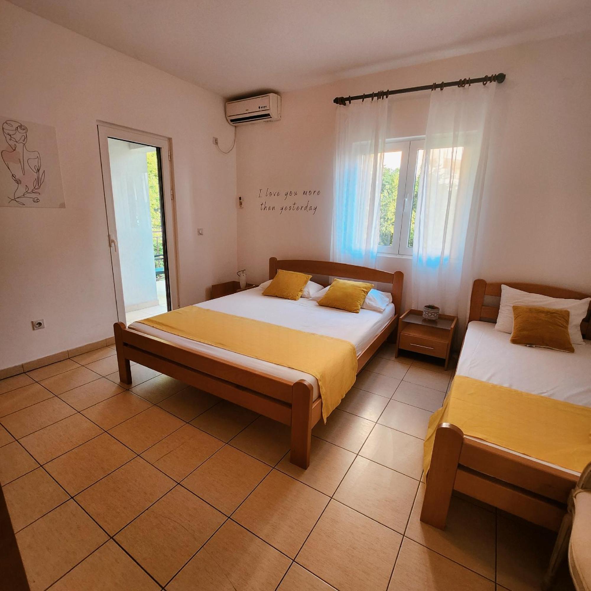 Bela Kuca Studio Apartments-Na Korak Do Mora-A Step To The Sea Рафаїловичі Екстер'єр фото
