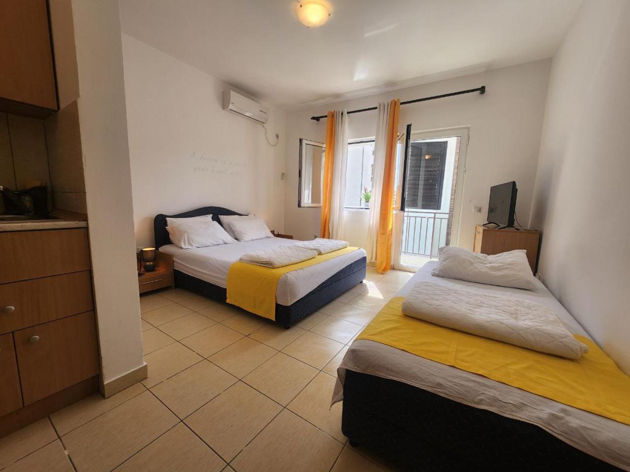 Bela Kuca Studio Apartments-Na Korak Do Mora-A Step To The Sea Рафаїловичі Екстер'єр фото