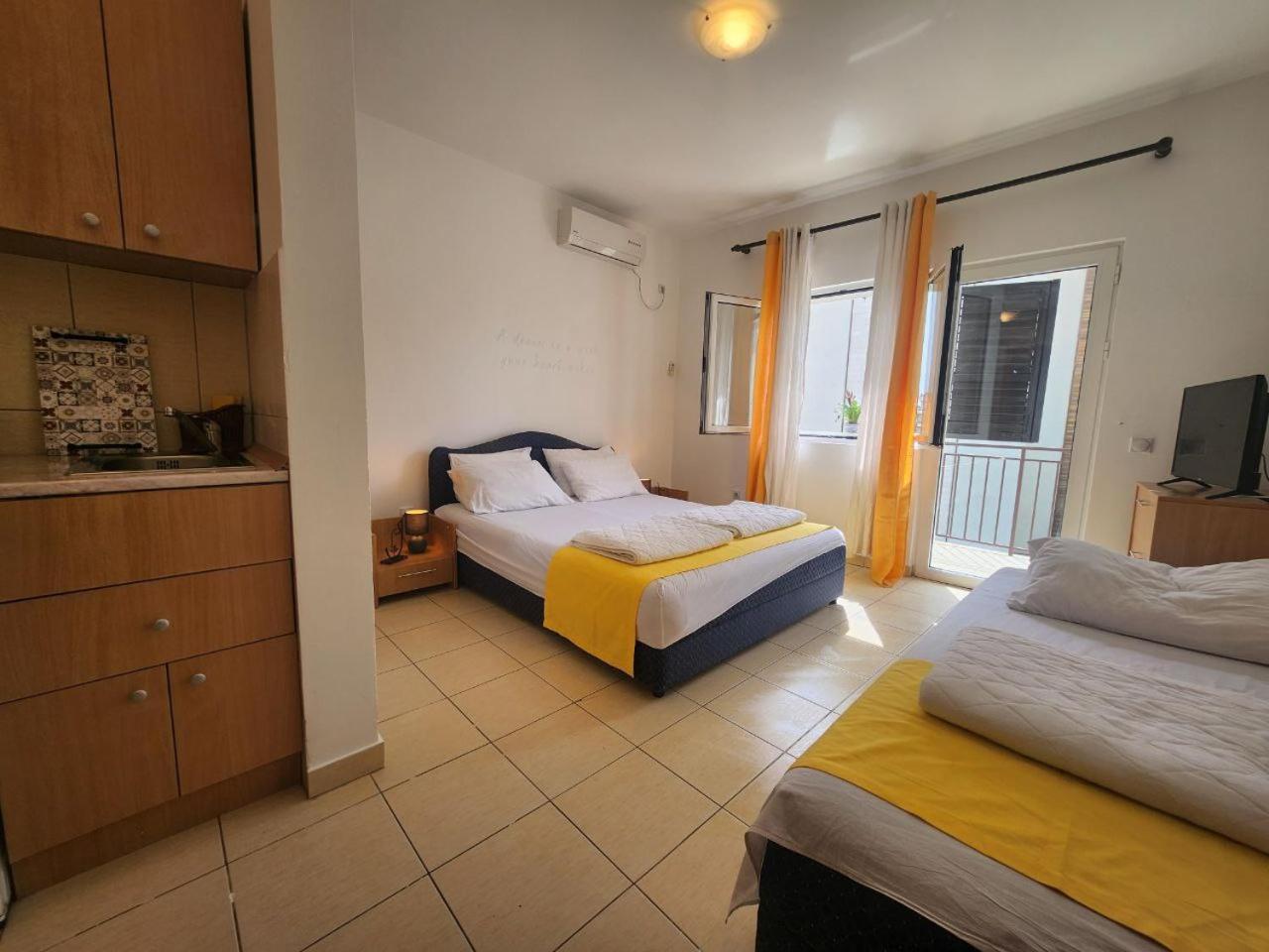 Bela Kuca Studio Apartments-Na Korak Do Mora-A Step To The Sea Рафаїловичі Екстер'єр фото