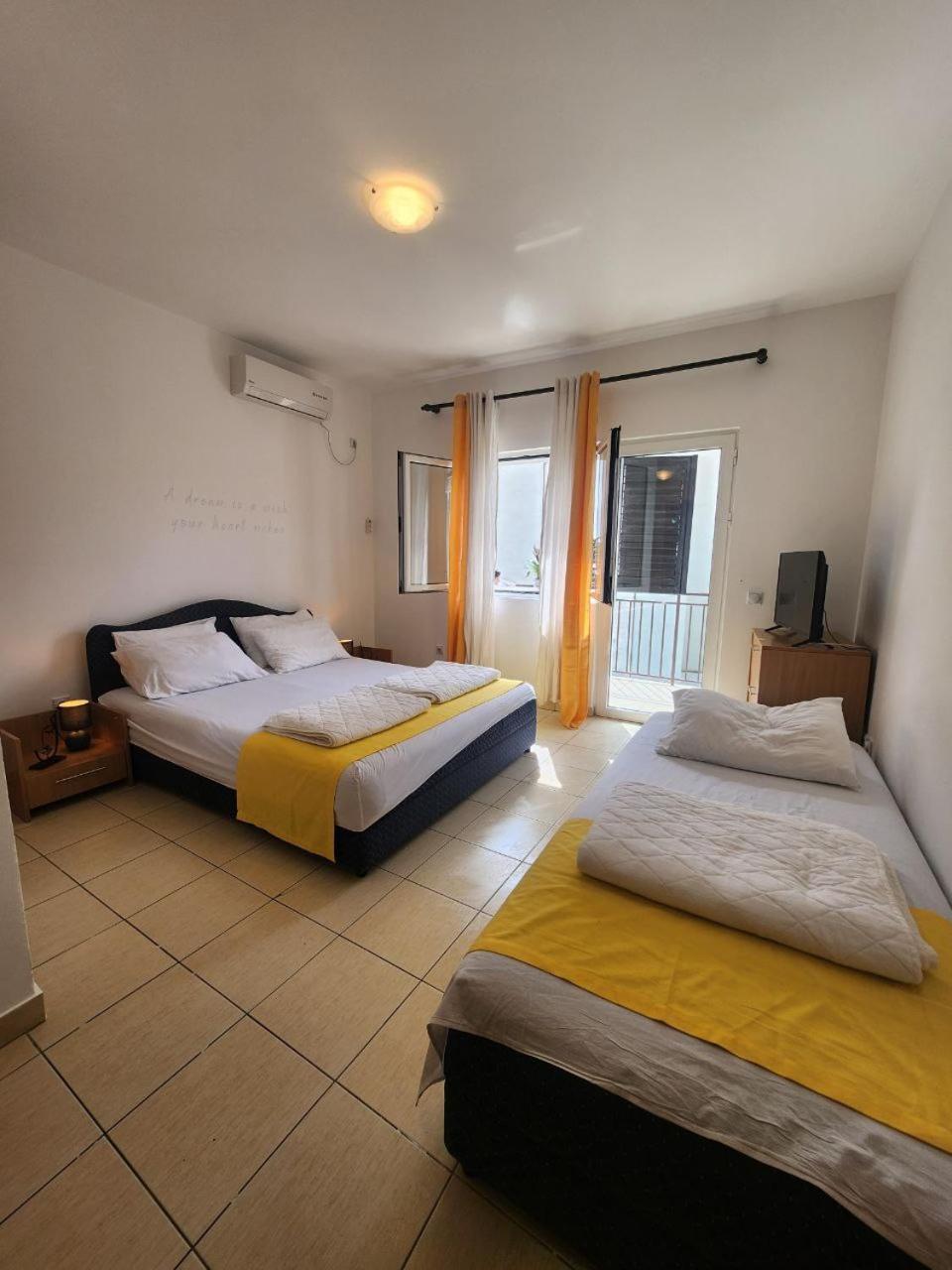 Bela Kuca Studio Apartments-Na Korak Do Mora-A Step To The Sea Рафаїловичі Екстер'єр фото